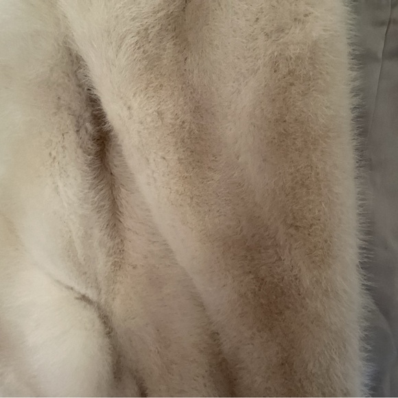 Faux fur shawl , white with grey strips in it . Soft and pretty - Picture 6 of 6